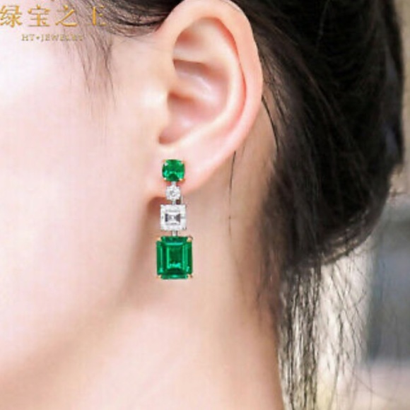 NEW Gorgeous Two tone Earrings - Picture 3 of 3